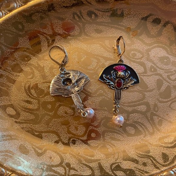 Vintage Fan Earrings - Picture 2 of 5